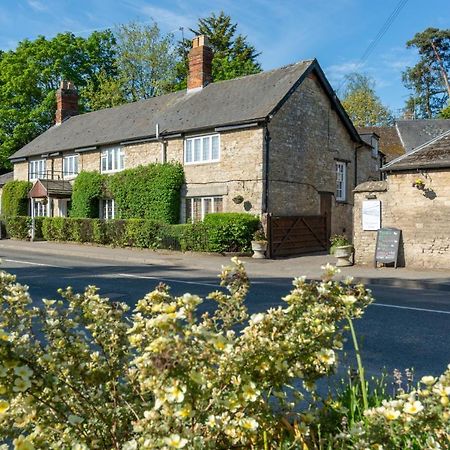 Jersey Arms Hotel Bicester Exteriör bild