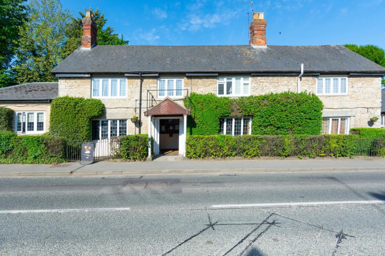Jersey Arms Hotel Bicester Exteriör bild