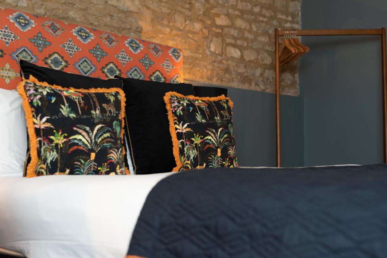 Jersey Arms Hotel Bicester Exteriör bild