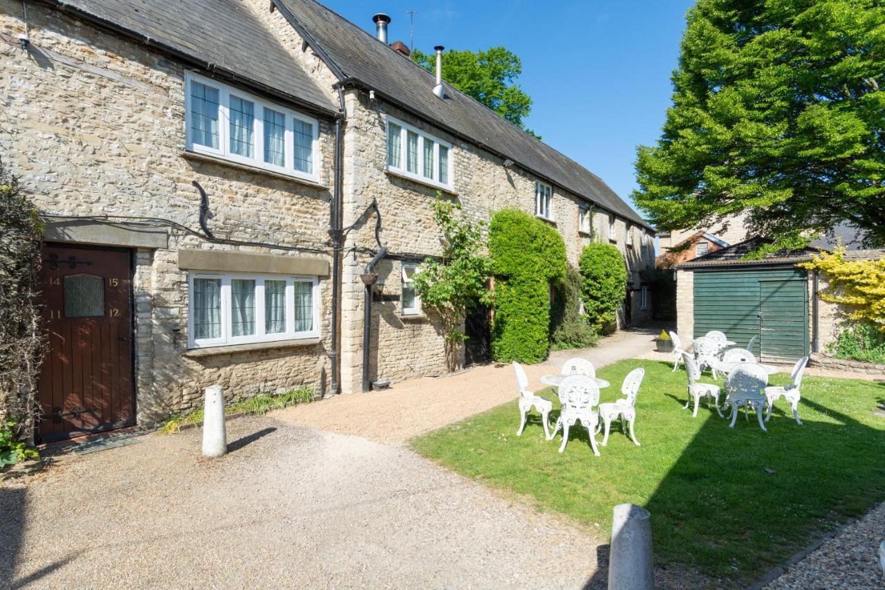 Jersey Arms Hotel Bicester Exteriör bild