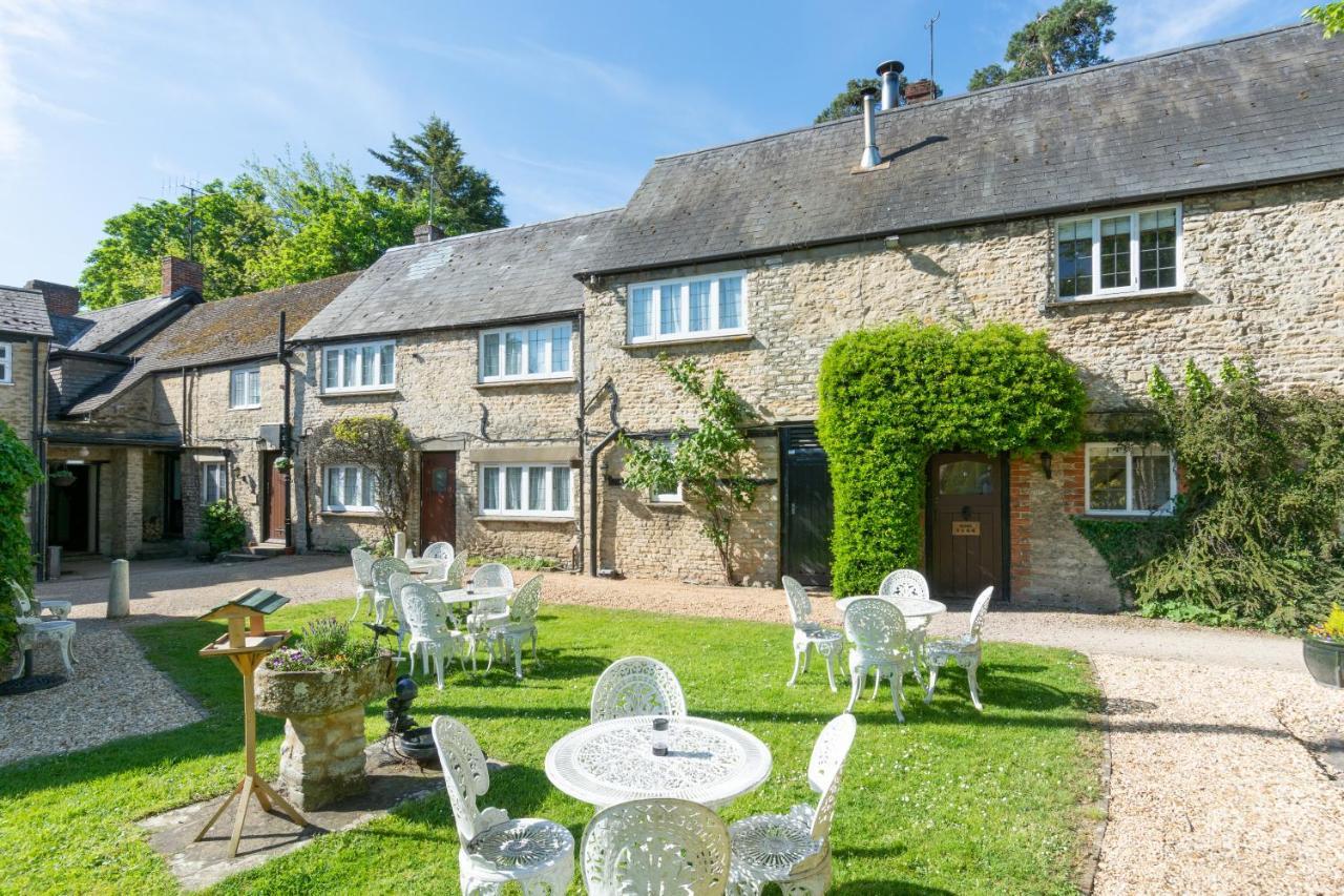 Jersey Arms Hotel Bicester Exteriör bild