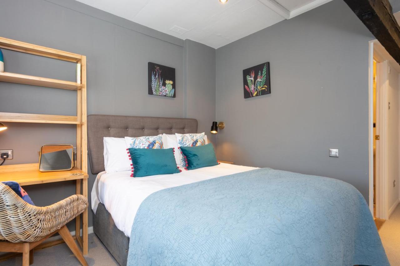 Jersey Arms Hotel Bicester Exteriör bild