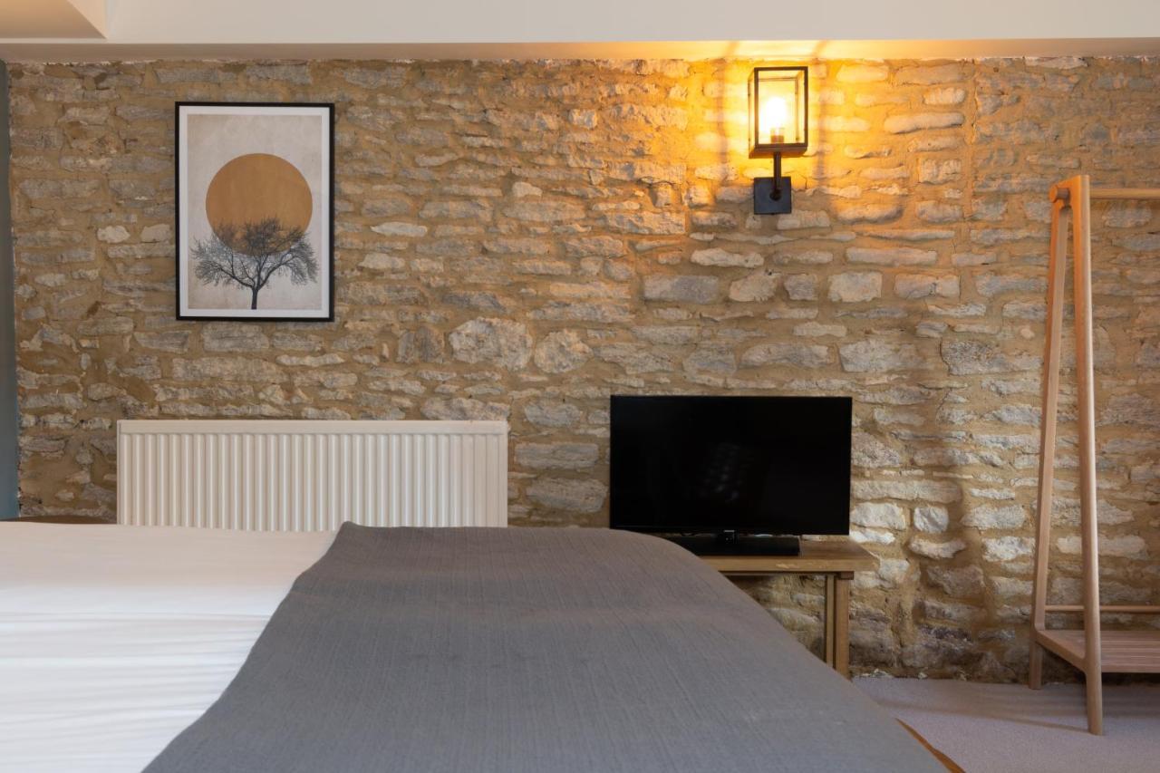 Jersey Arms Hotel Bicester Exteriör bild