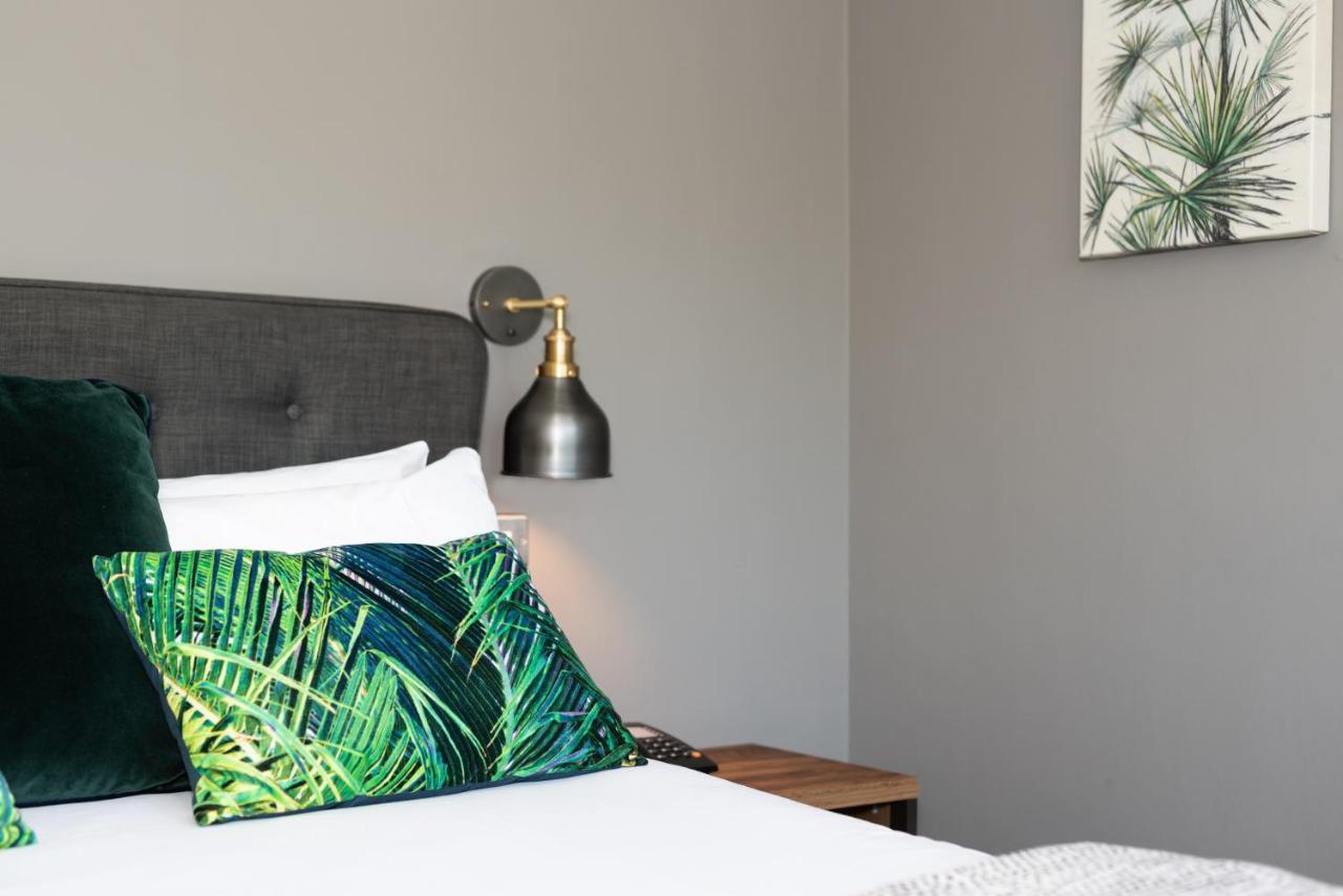 Jersey Arms Hotel Bicester Exteriör bild