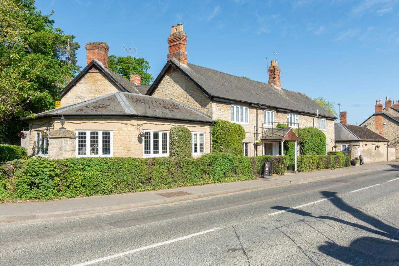 Jersey Arms Hotel Bicester Exteriör bild