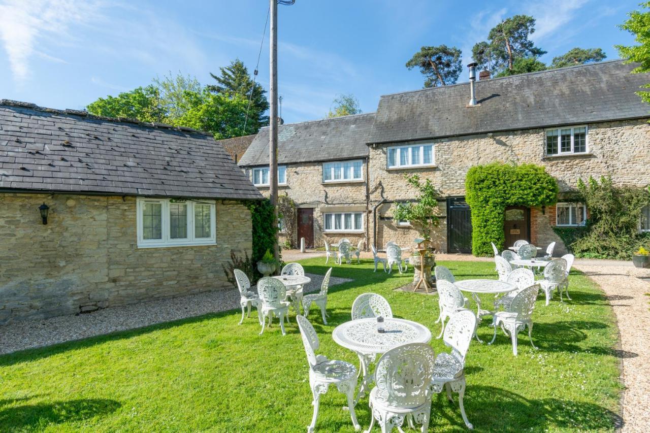 Jersey Arms Hotel Bicester Exteriör bild