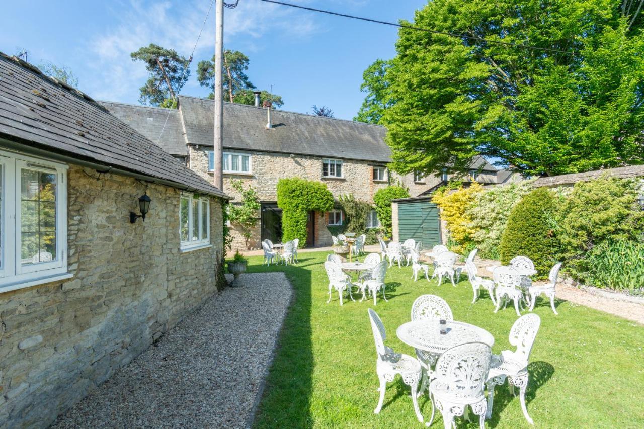 Jersey Arms Hotel Bicester Exteriör bild