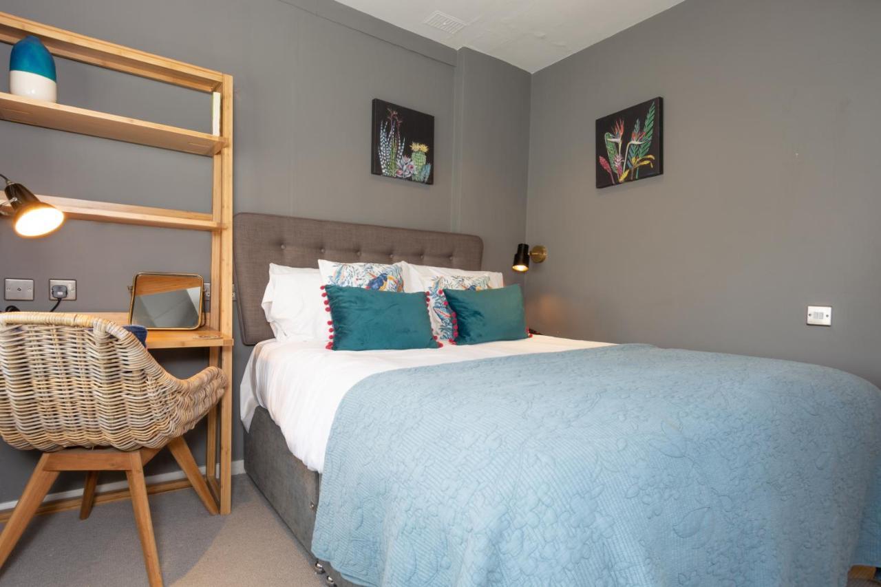 Jersey Arms Hotel Bicester Exteriör bild