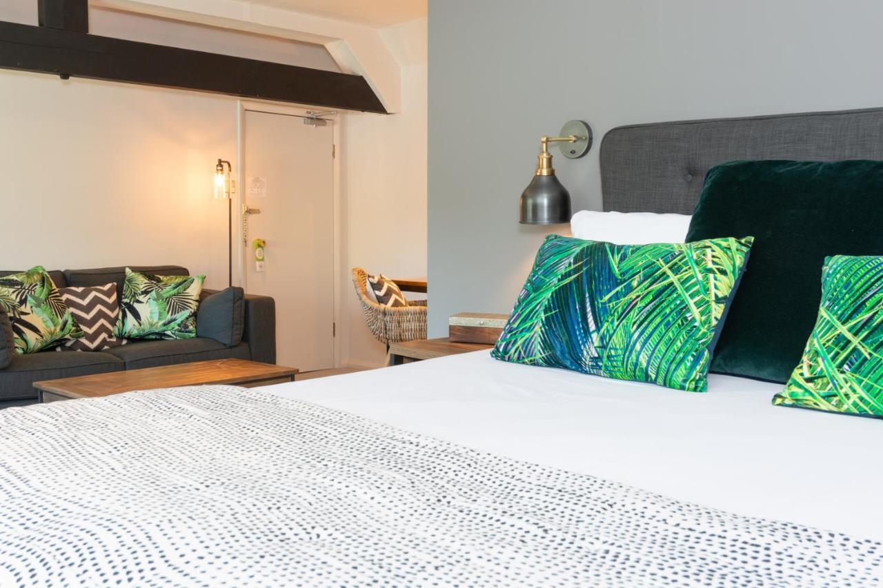 Jersey Arms Hotel Bicester Exteriör bild