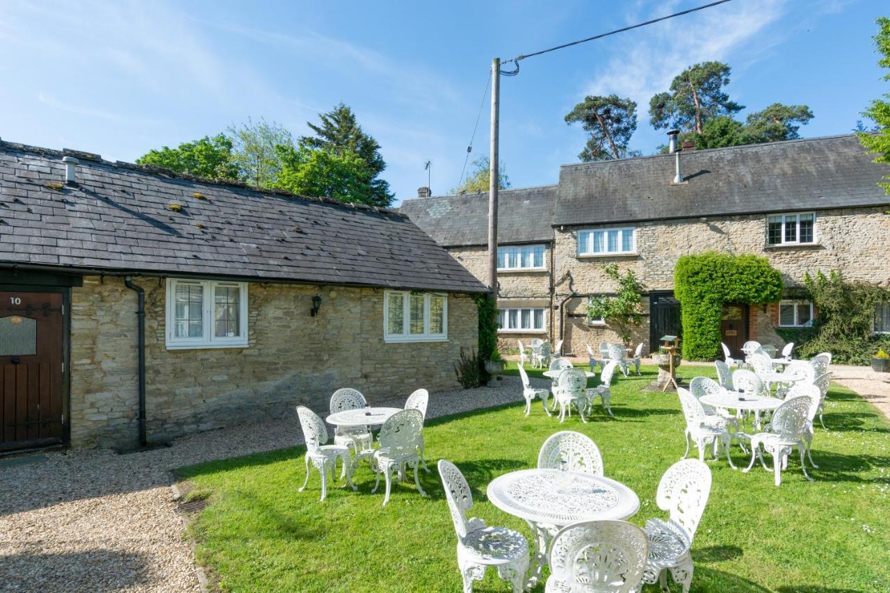 Jersey Arms Hotel Bicester Exteriör bild