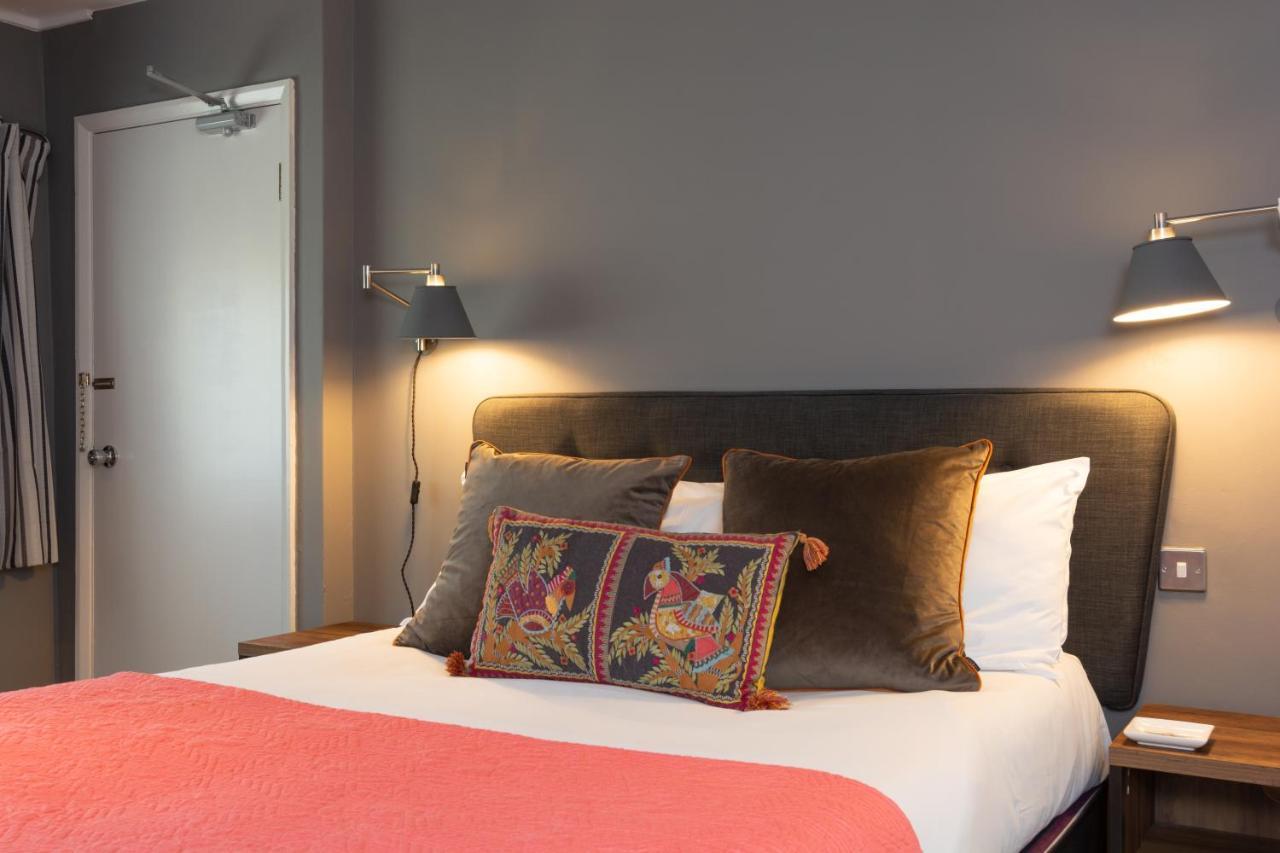 Jersey Arms Hotel Bicester Exteriör bild