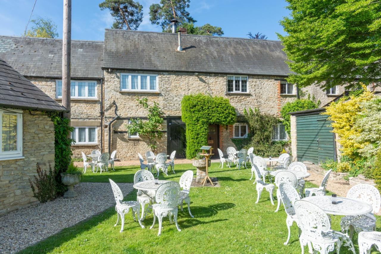 Jersey Arms Hotel Bicester Exteriör bild