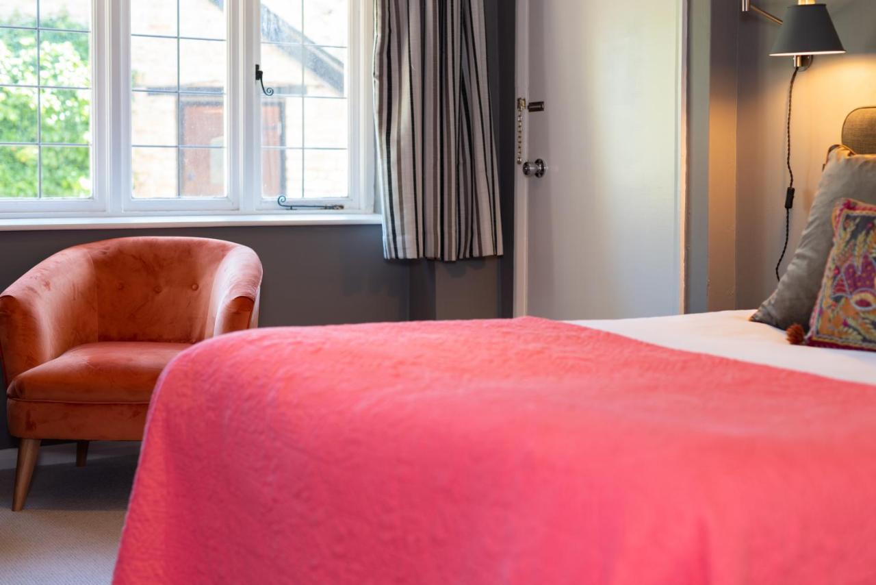 Jersey Arms Hotel Bicester Exteriör bild