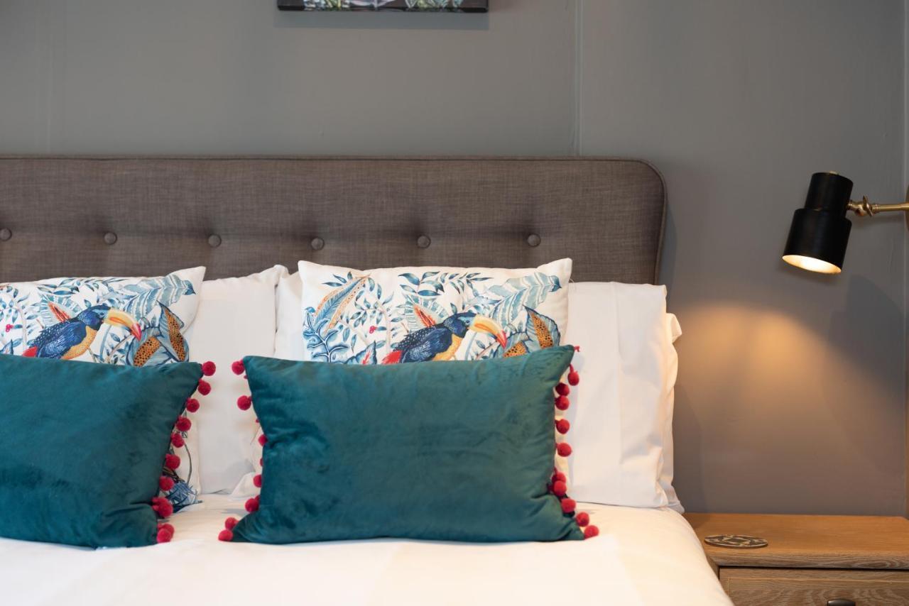 Jersey Arms Hotel Bicester Exteriör bild