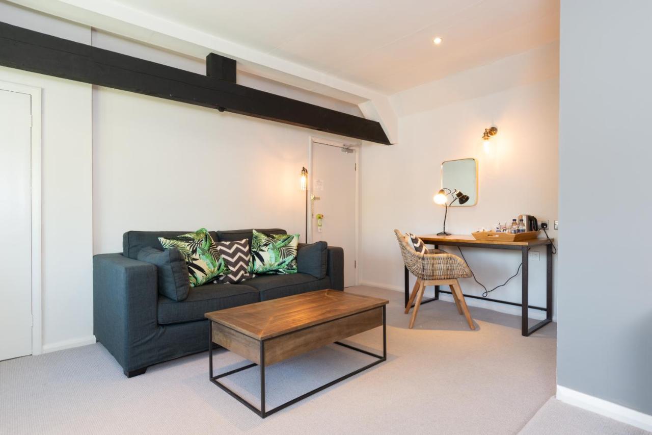 Jersey Arms Hotel Bicester Exteriör bild