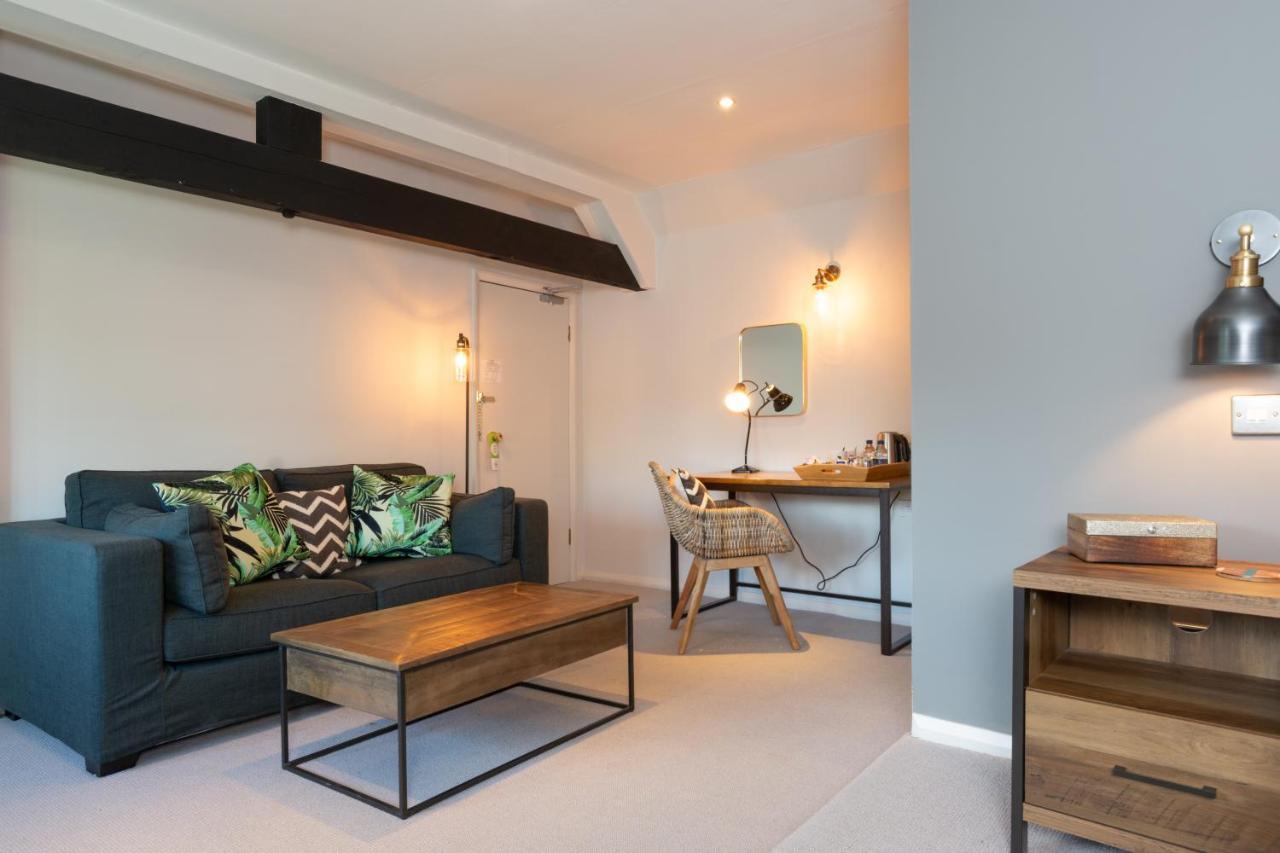 Jersey Arms Hotel Bicester Exteriör bild