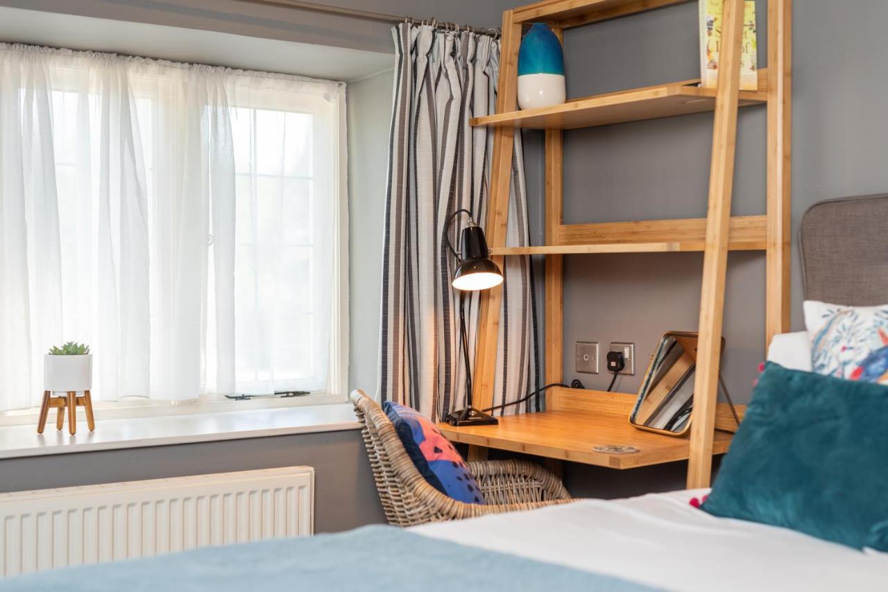 Jersey Arms Hotel Bicester Exteriör bild