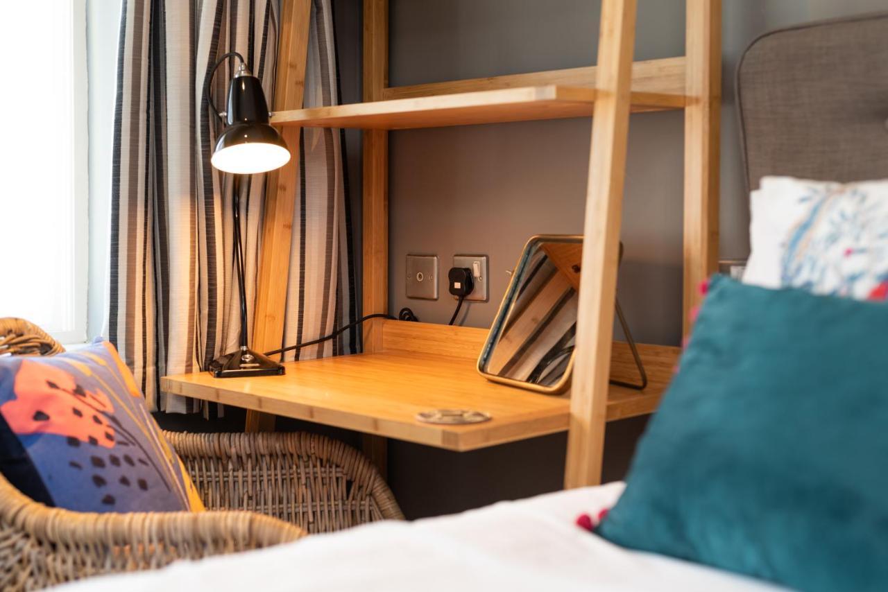 Jersey Arms Hotel Bicester Exteriör bild