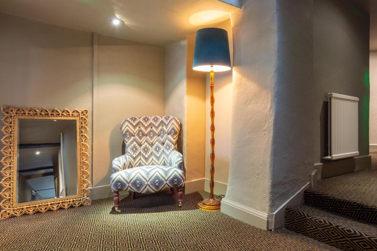 Jersey Arms Hotel Bicester Exteriör bild